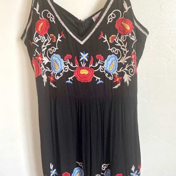 Embroidered Maxi Dress - Picture 3 of 4